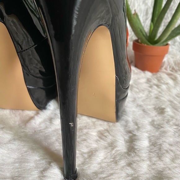 BLACK HIGH HEELED PUMP | 6+ Inches - Picture 6 of 9